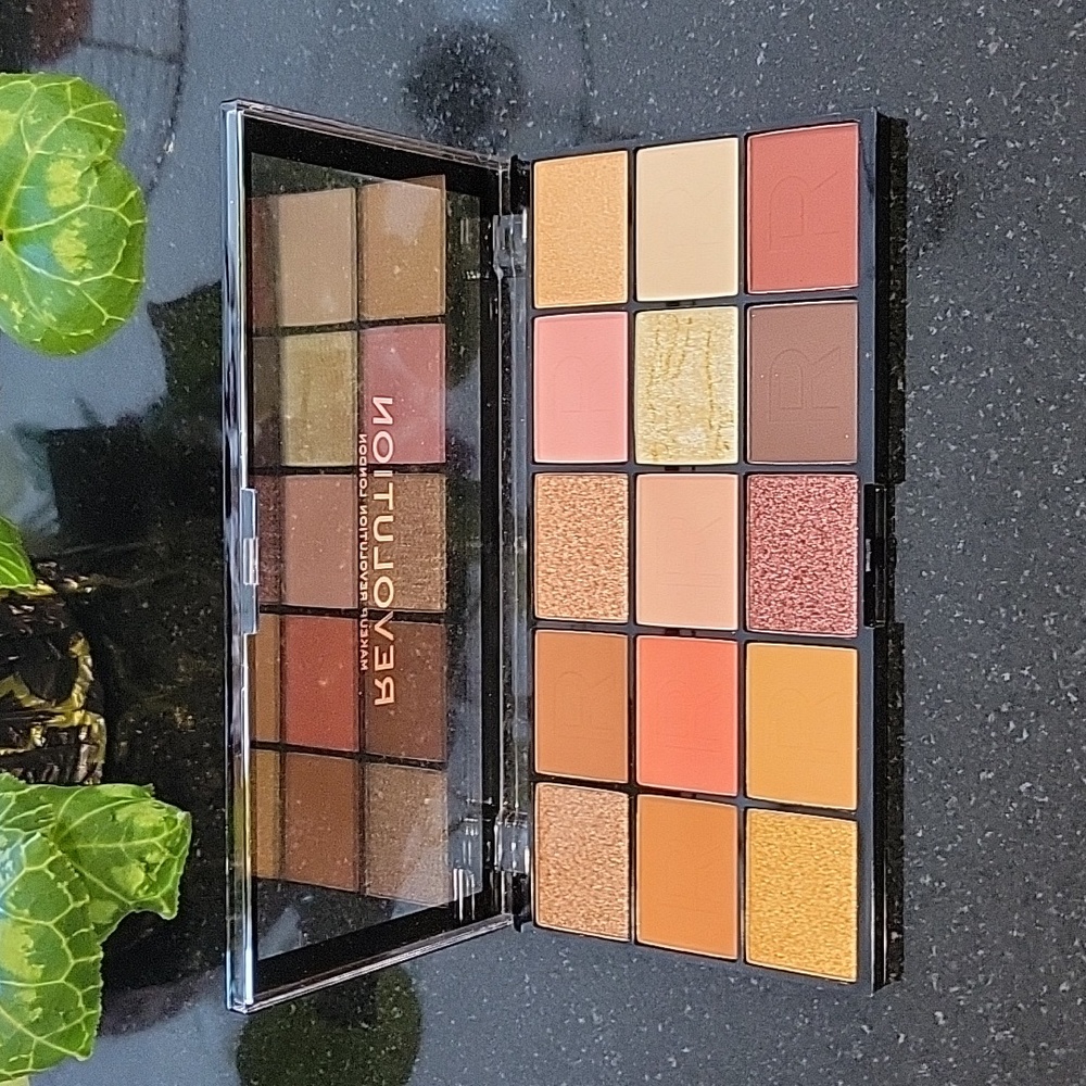 Brand new make up revolution London eyeshadow pallet